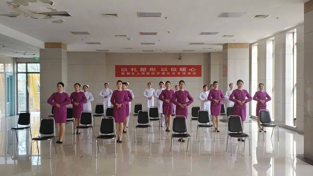 以禮塑形，用心服務(wù)——殷都區(qū)人民醫(yī)院開展護(hù)理人員禮儀培訓(xùn)紀(jì)實(shí)