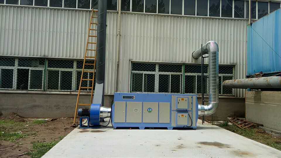 除塵器設(shè)備搭配UV光氧廢氣治理設(shè)備 高效除塵除味，環(huán)保治理效果頂呱呱